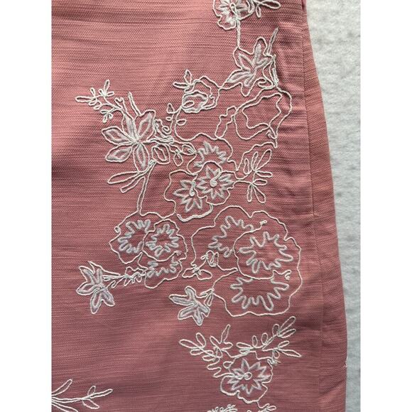 GORGEOUS Loft Women Pencil Skirt Embroidered Cotton Coquette Old Money Size 6 - Picture 2 of 9